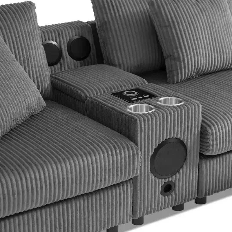 Divano componibile a L in velluto a coste da 114'' con altoparlanti Bluetooth, caricabatterie USB, portabicchieri e pouf - ModernLuxe