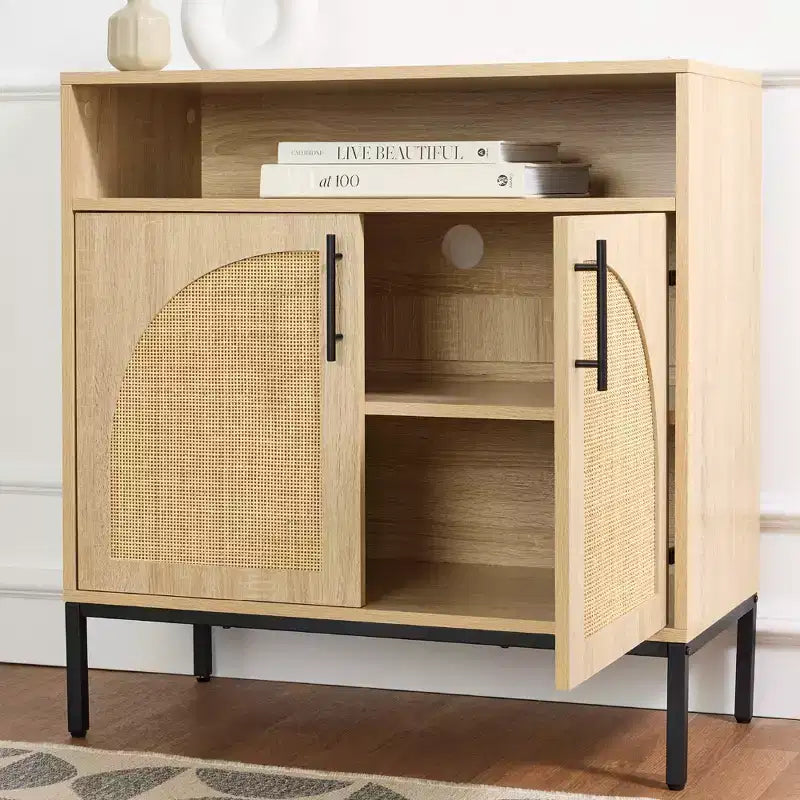 Mobiletto ad arco a 2 ante in rattan Best Choice Products, credenza, buffet, con foro passacavi, ripiano regolabile