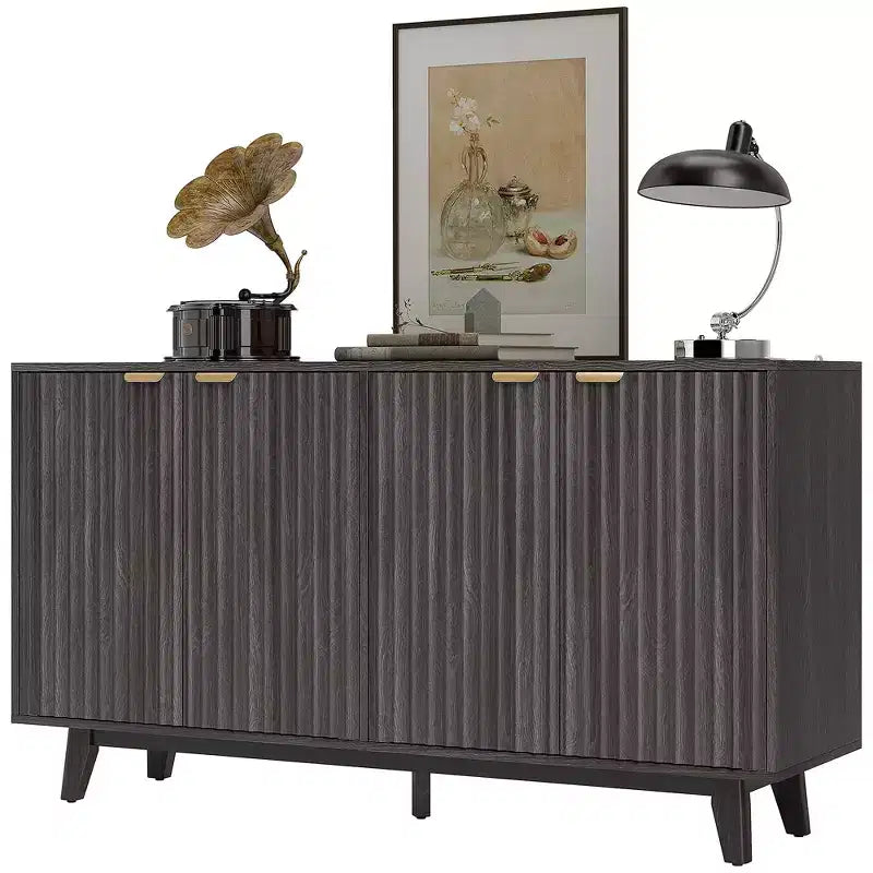 HOMCOM Credenza a Buffet scanalata con Ripostiglio, Madia Moderna da 140cm con 4 Ante, 2 Ripiani Regolabili e 5 Gambe in Legno