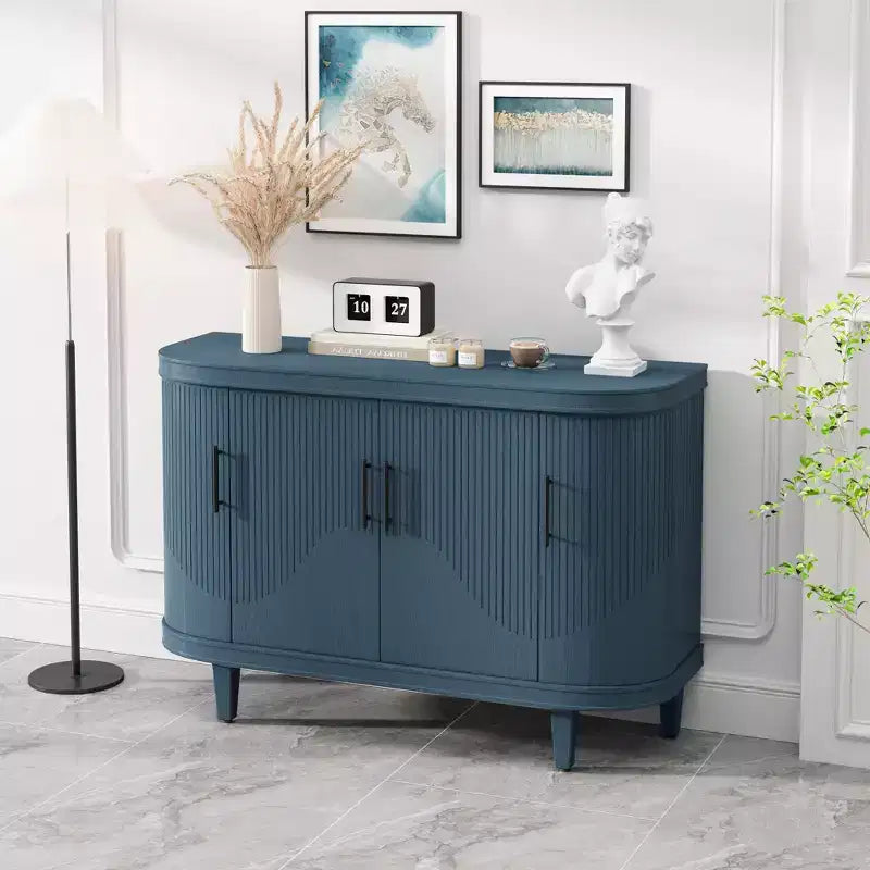 Credenza curva blu da 47,2 pollici, mobile contenitore decorativo, consolle in legno con 4 ante e ripiani interni regolabili