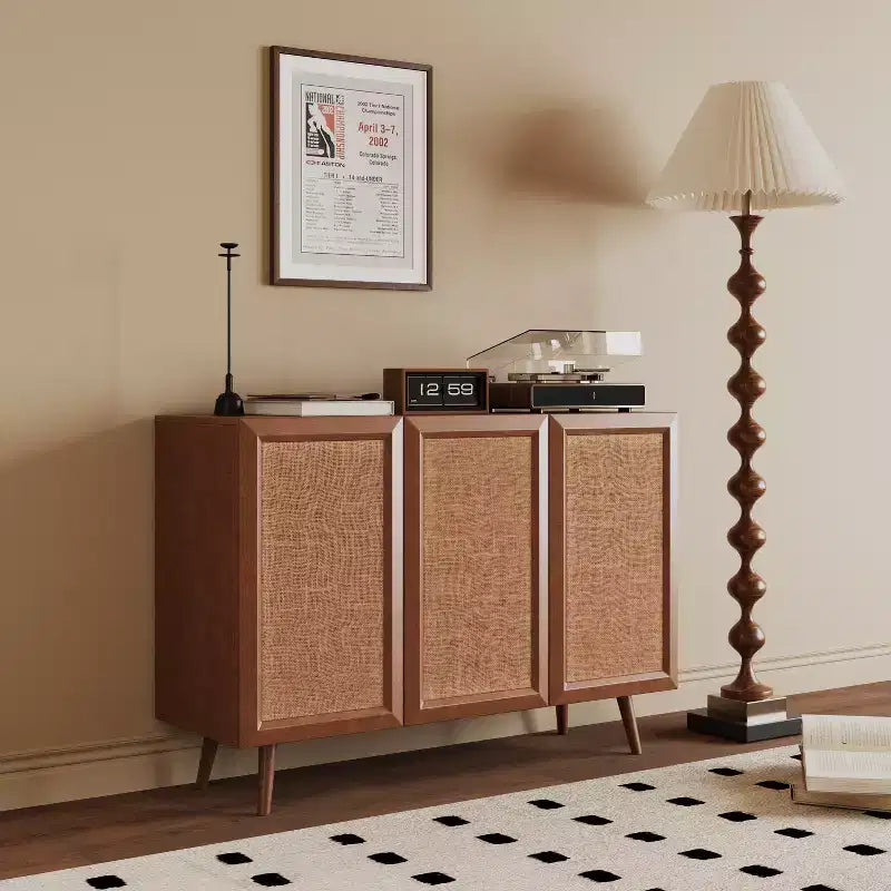 GDFStudio Hobson Mobile Contenitore Decorativo Moderno 47 in Rattan e Legno Massello con Ante e Ripiani
