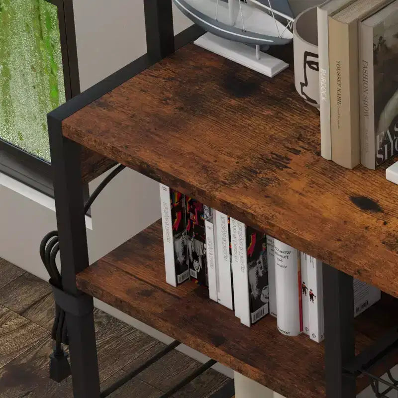 Scaffale da Panettiere a 6 Livelli con Presa Elettrica, Supporto per Microonde e Tavolo da Caffè per la Cucina, per Riporre Spezie e Pentole
