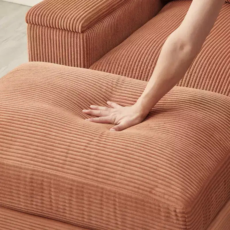 Divano sezionale Dovelina con seduta profonda verde e pouf, 4 posti