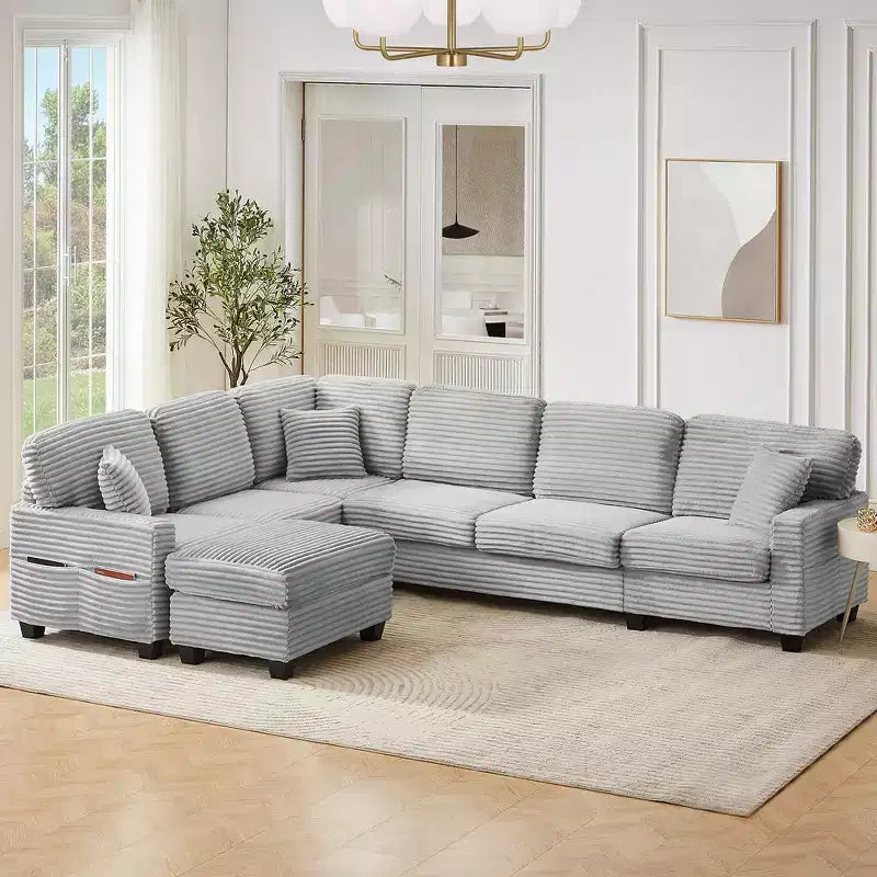 Divano sezionale Whisen in velluto a coste con pouf mobile e tasche laterali portaoggetti