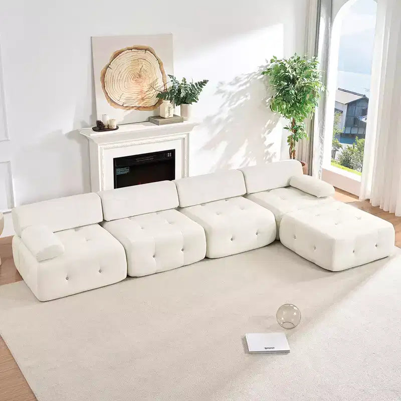 Divano sezionale in velluto a forma di L Mjkone, divano componibile a 4 posti con pouf, divani trasformabili con bordo borchiato