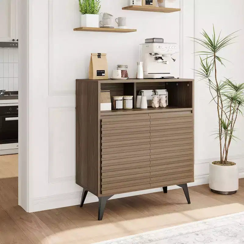 Meuble de rangement cannelé avec pieds en métal, buffet moderne du milieu du siècle, crédence avec rangement