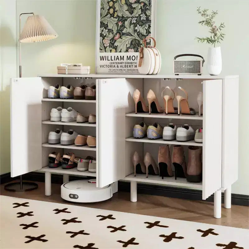 Okak Mobile Buffet Minimalista con Ante e Ripiani, con 5 Gambe in Legno Massello, Scarpiera con Ripiano Regolabile per Soggiorno Cucina