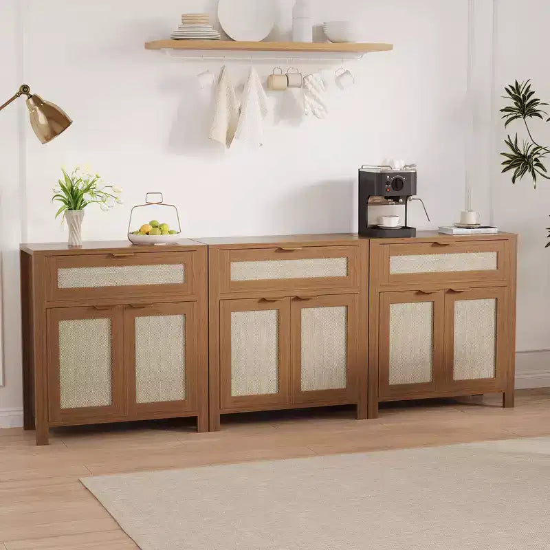 Credenza moderna in rattan con ante, mobile bohémien stretto con credenza, mobile contenitore e tavolino da caffè