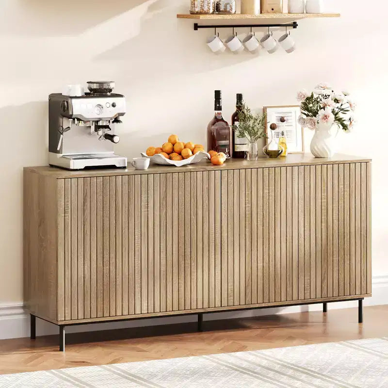 Mobile Credenza Buffet Moderno Scanalato da 160 cm con 4 Ante Scanalate, Gambe in Metallo e Ripiani Regolabili, Credenza da Cucina Tavolo Console d'Accento