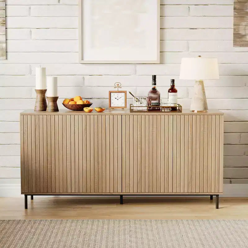 Mobile Credenza Buffet Moderno Scanalato da 160 cm con 4 Ante Scanalate, Gambe in Metallo e Ripiani Regolabili, Credenza da Cucina Tavolo Console d'Accento
