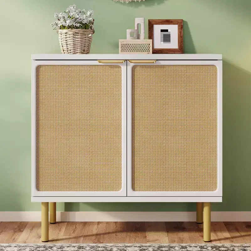 AMERLIFE 31,5 Ampio mobiletto d'accento bohémien in rattan a 2 ante con gambe in legno di caucciù dorato