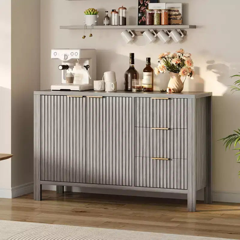 CuisinSmart Mobile Buffet Credenza scanalata da 47 pollici, mobile bar da caffè moderno di metà secolo con 3 cassetti e 2 ante per soggiorno e cucina