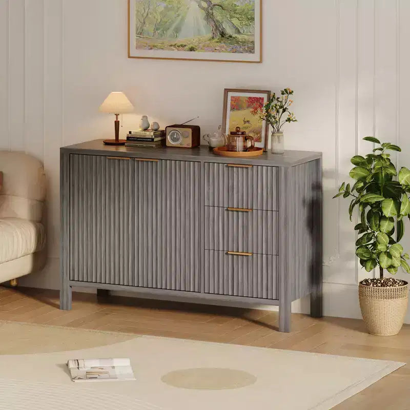 CuisinSmart Mobile Buffet Credenza scanalata da 47 pollici, mobile bar da caffè moderno di metà secolo con 3 cassetti e 2 ante per soggiorno e cucina
