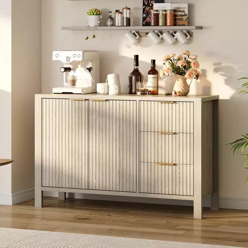 CuisinSmart Mobile Buffet Credenza scanalata da 47 pollici, mobile bar da caffè moderno di metà secolo con 3 cassetti e 2 ante per soggiorno e cucina