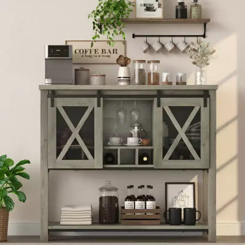 Mobile Bar con Porta Scorrevole a Fienile, Credenza Rustica da Cucina con Portabottiglie e Portabicchieri, Mobile Contenitore per Liquori per Sala da Pranzo, Grigio