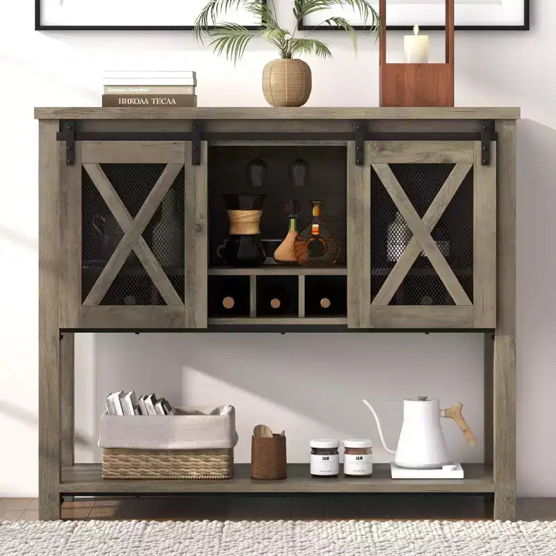 Mobile Bar con Porta Scorrevole a Fienile, Credenza Rustica da Cucina con Portabottiglie e Portabicchieri, Mobile Contenitore per Liquori per Sala da Pranzo, Grigio