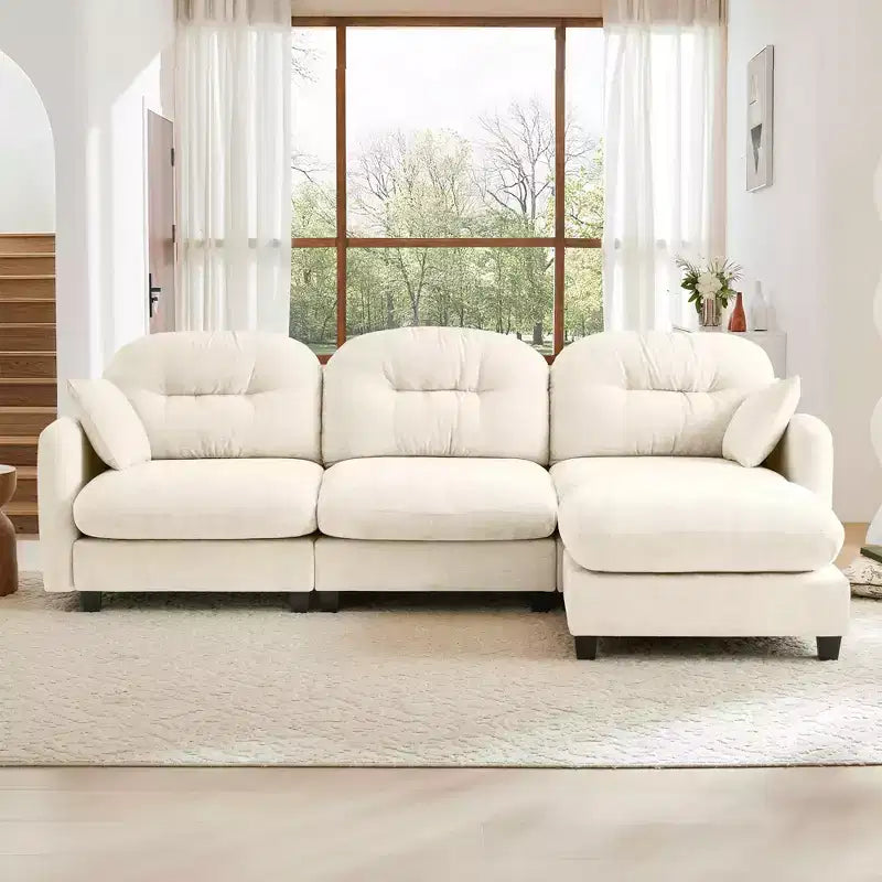 Divano componibile a L a 3 posti in tessuto ciniglia beige con pouf per soggiorno