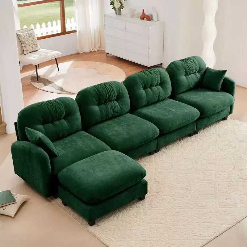 Divano componibile a L in ciniglia beige con pouf e base in legno di alta qualità per salotti