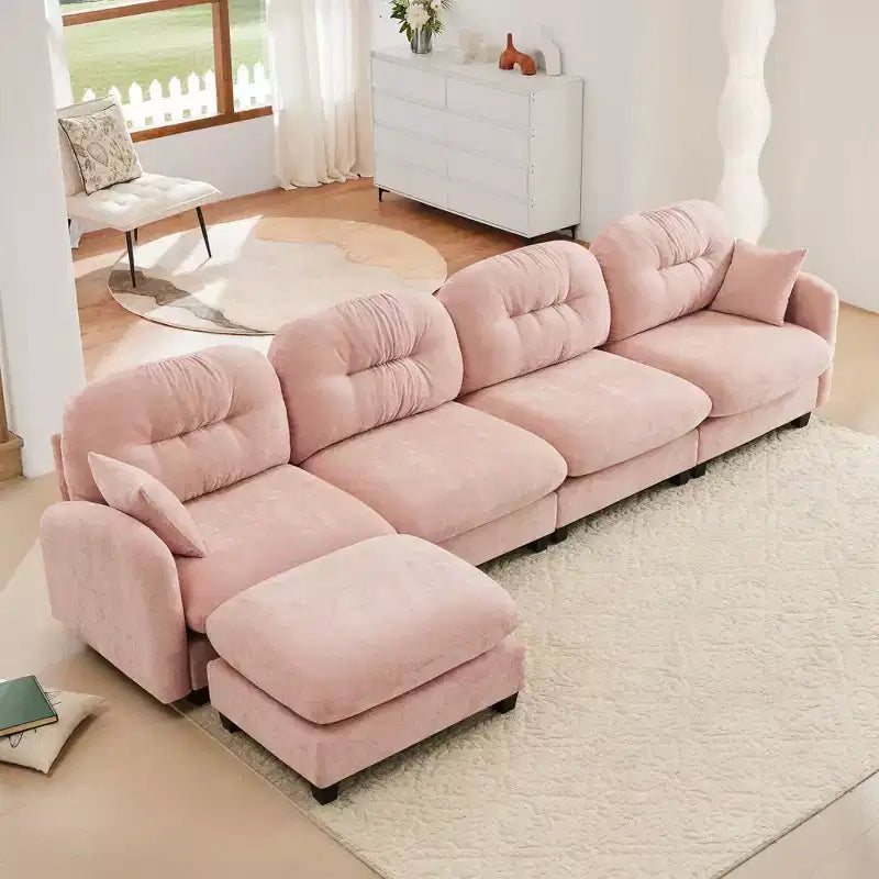 Divano componibile a L in ciniglia beige con pouf e base in legno di alta qualità per salotti