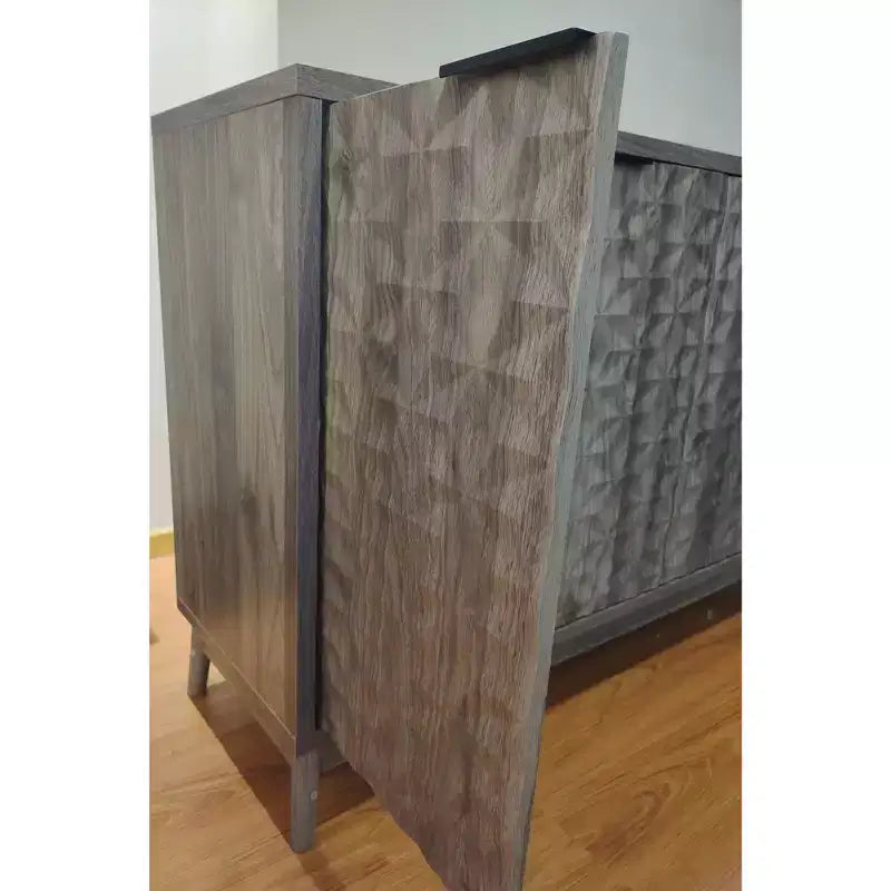 Mobile credenza moderno Okak, mobile buffet con 4 ante dal design geometrico elegante, armadietto contenitore per soggiorno, ufficio, cucina
