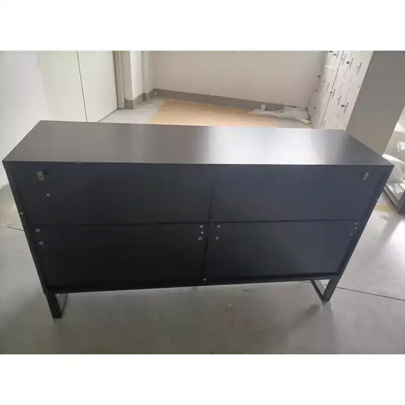 Mobile credenza moderno Okak, mobile buffet con 4 ante dal design geometrico elegante, armadietto contenitore per soggiorno, ufficio, cucina