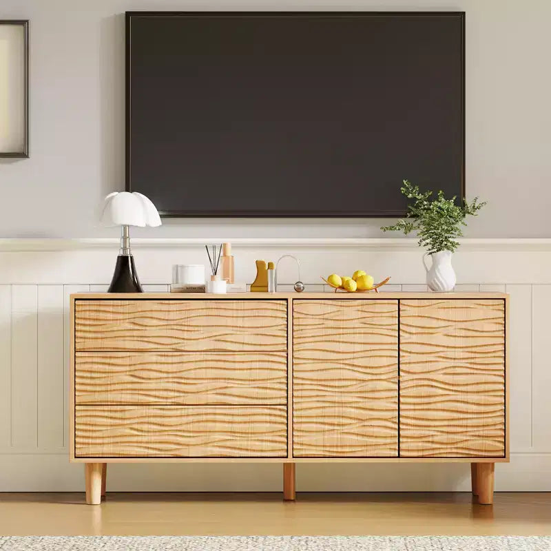 COZONY 61 Buffet credenza moderno di metà secolo, mobile in legno naturale con 3 cassetti e 2 ante, design con scanalature ondulate e ripiano regolabile