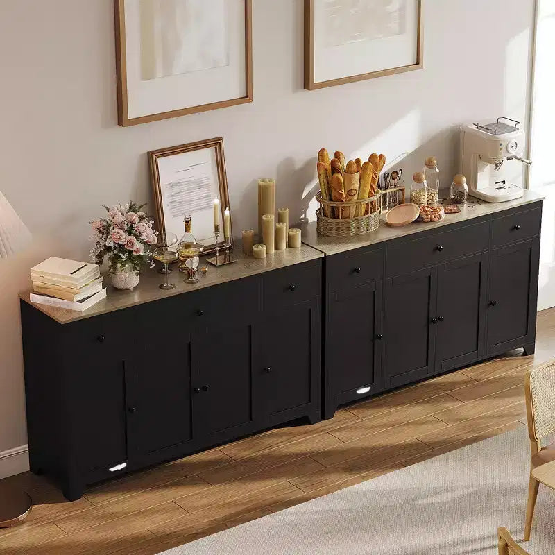 Credenza a buffet da 140 cm con mobile contenitore, mobile contenitore da cucina minimalista con ripiano regolabile, 3 cassetti e 4 ante per sala da pranzo e soggiorno - Bianco