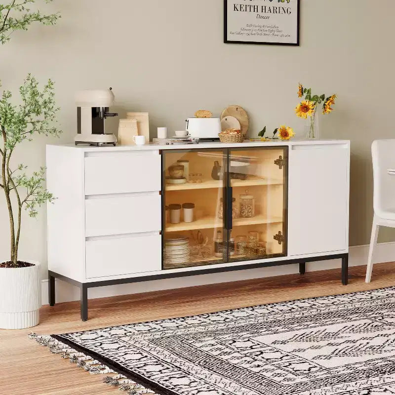 Buffet de Bar à Café de 63 po avec Armoire de Rangement, 3 Tiroirs, Îlot de Cuisine de Style Ferme Blanc avec 2 Portes Vitrées, Table de Desserte pour Salle à Manger et Cuisine