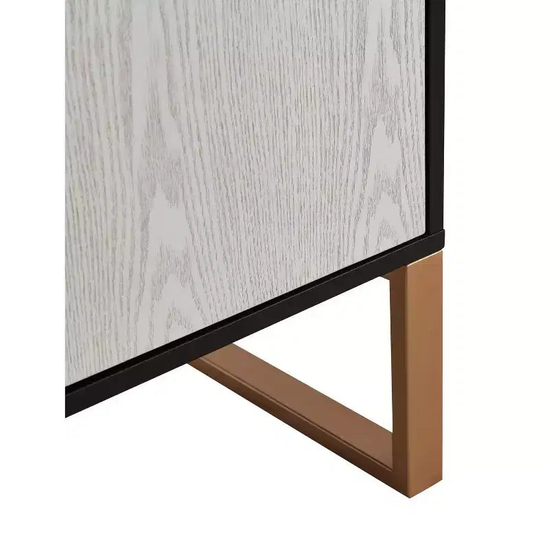 Meuble de rangement à quatre portes de 106,7 cm avec poignées de base en métal, adapté aux cuisines, salles à manger et salons.