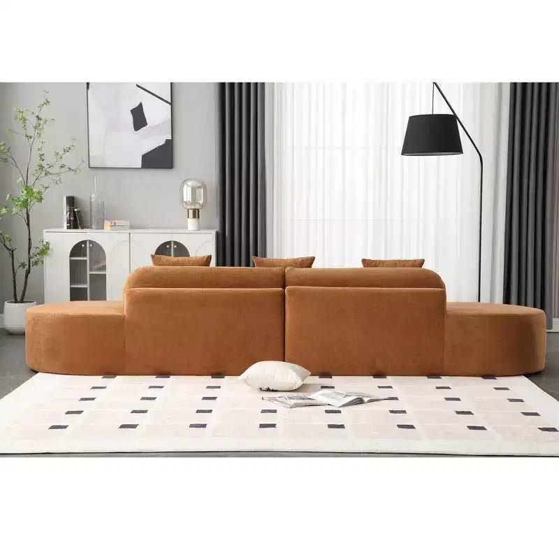 GDFStudio Xevor 130.5 Divano Moderno Curvo a 4 Posti Rivestito in Spugna con 3 Cuscini