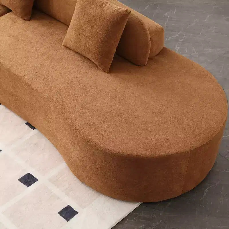 GDFStudio Xevor 130.5 Divano Moderno Curvo a 4 Posti Rivestito in Spugna con 3 Cuscini