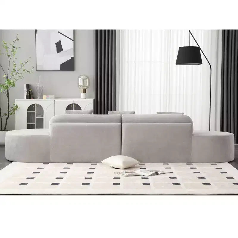 GDFStudio Xevor 130.5 Divano Moderno Curvo a 4 Posti Rivestito in Spugna con 3 Cuscini
