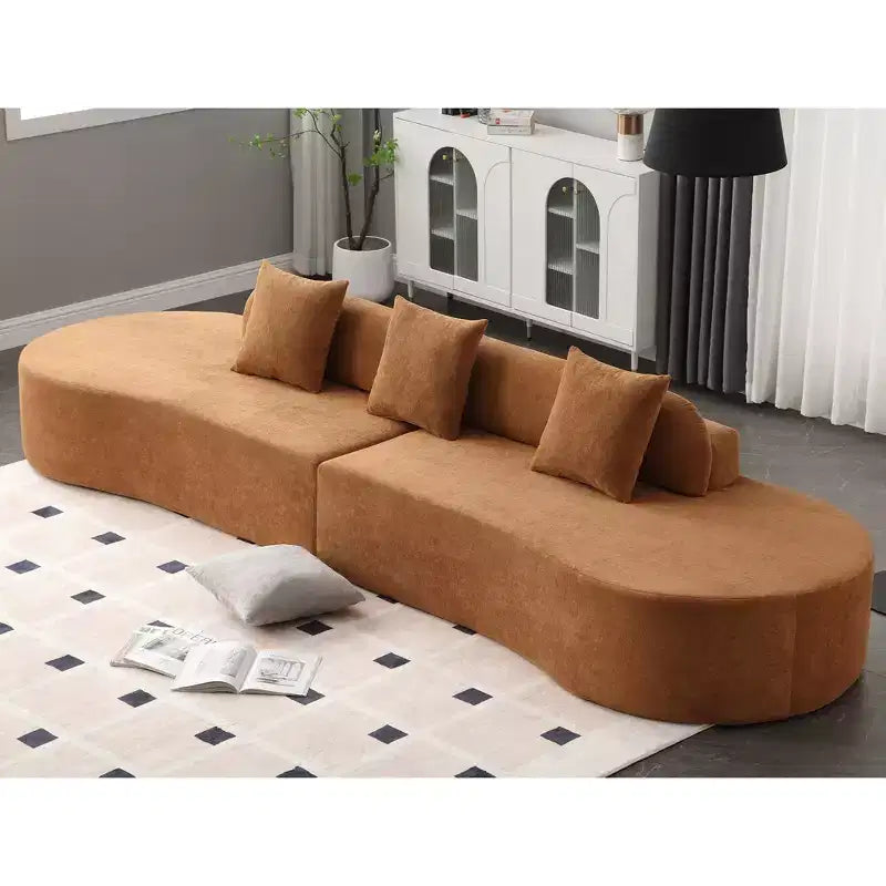 GDFStudio Xevor 130.5 Divano Moderno Curvo a 4 Posti Rivestito in Spugna con 3 Cuscini