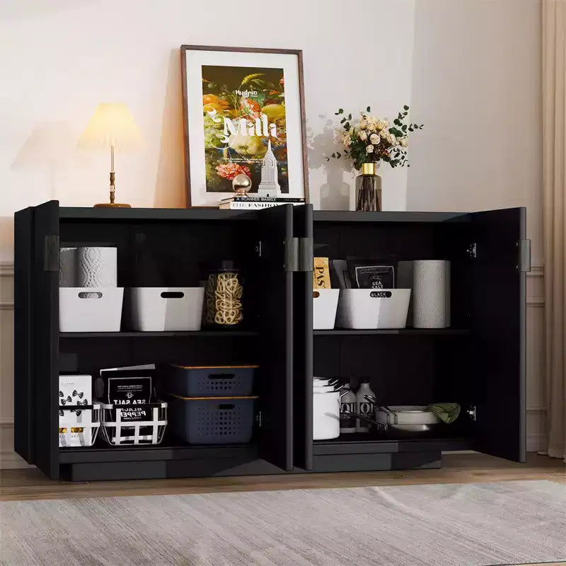 Credenza da buffet retrò con 4 ante ondulate, ripiani regolabili e maniglie in rame