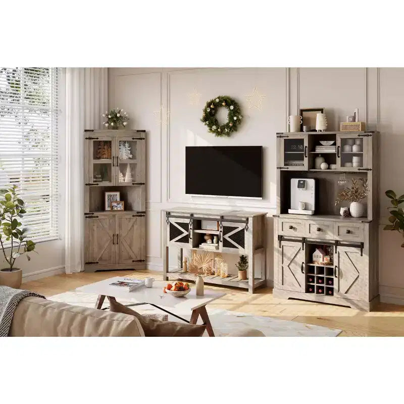 Buffet de bar de ferme de 72 po avec porte coulissante, Buffet de cuisine haut avec 3 tiroirs, Desserte rustique avec porte-bouteilles et porte-verres