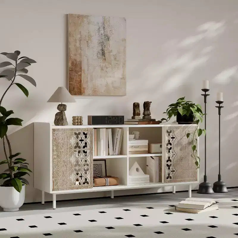 Buffet en bois dur de style médiéval avec portes coulissantes, parfait comme meuble TV, rangement ou armoire décorative dans le salon.