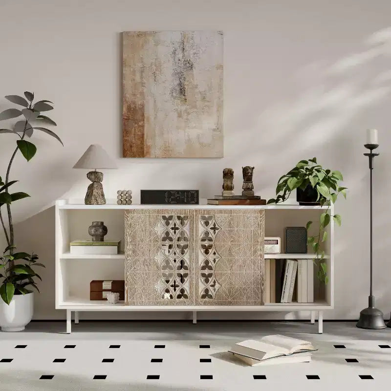 Buffet en bois dur de style médiéval avec portes coulissantes, parfait comme meuble TV, rangement ou armoire décorative dans le salon.