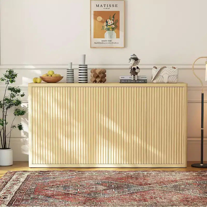 66.3 Credenza con ante a pannelli scanalati, Buffet moderno a 4 ante con contenitore, Mobile di appoggio in rovere naturale per soggiorno, cucina, sala da pranzo o ingresso