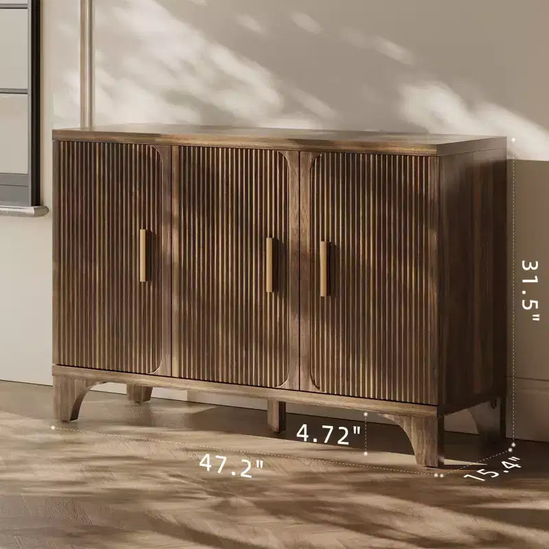 Mobile credenza scanalato con ripiani regolabili e ante in legno
