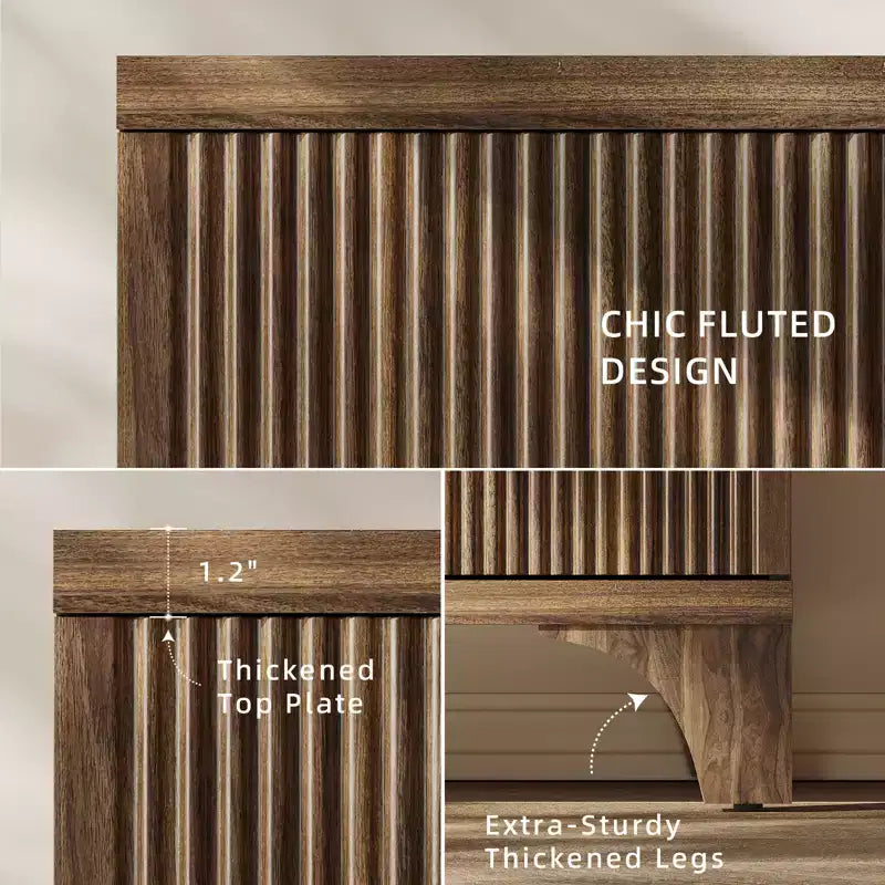 Mobile credenza scanalato con ripiani regolabili e ante in legno