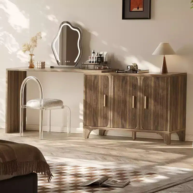 Mobile credenza scanalato con ripiani regolabili e ante in legno