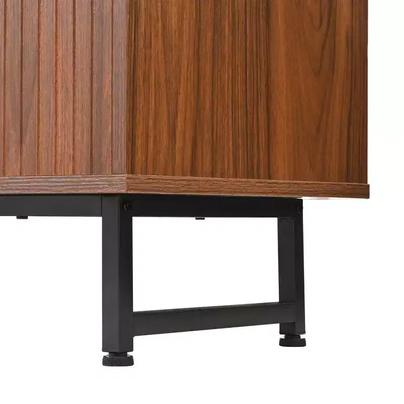 JVNOXK Credenza multifunzionale Mid-Century Modern da 59 pollici con intaglio geometrico, armadio contenitore con gambe in metallo, ideale per sale da pranzo, legno