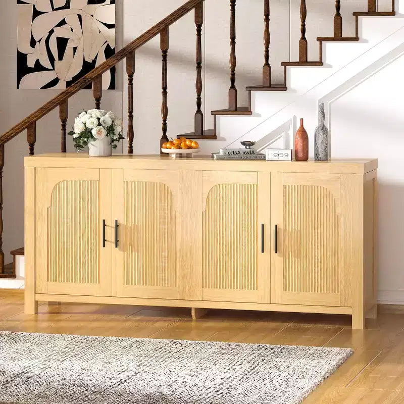 Madia Credenza a 4 Ante da 71 pollici, Mobile Contenitore Scanalato con Gestione Cavi e Ripiani Regolabili, Tavolo Buffet per Cucina