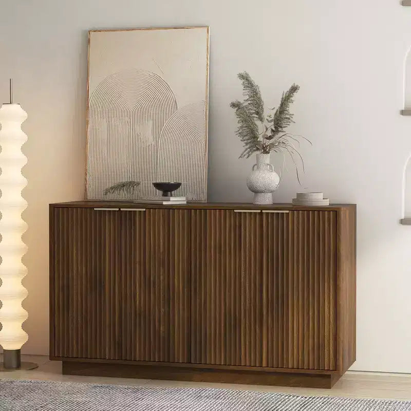 JVNOXK Credenza moderna in legno con design incassato, dotata di ripiani regolabili e quattro scomparti integrati. Legno naturale