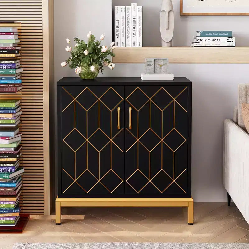 Madia moderna con ante e ripiani regolabili, Credenza autoportante con design a linea dorata per soggiorno o ufficio