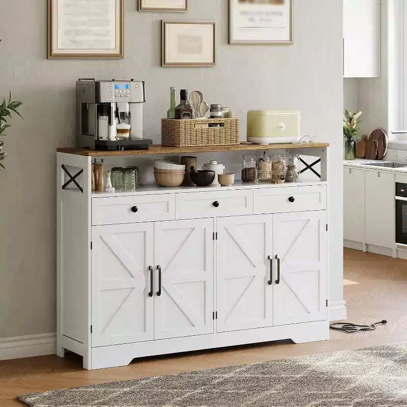 Buffet de ferme de 51 po avec station de recharge, 3 tiroirs et 4 portes coulissantes, meuble de rangement pour cuisine, salle à manger ou salon, blanc