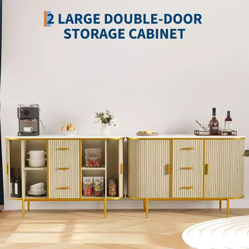 Buffet moderne de 127 cm avec rangement, console de bar à café cannelée de style Mid-Century avec plateau en faux marbre, portes coulissantes au profil incurvé