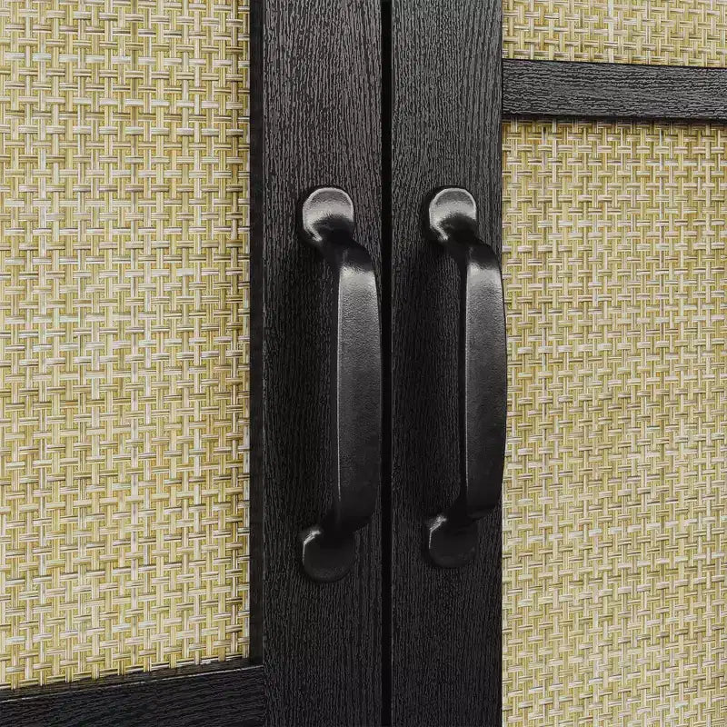 59 Mobile Buffet Nero in Rattan con 4 Ante, Credenza Boho con Ripiani Regolabili, Accento in Legno per Sala da Pranzo e Soggiorno