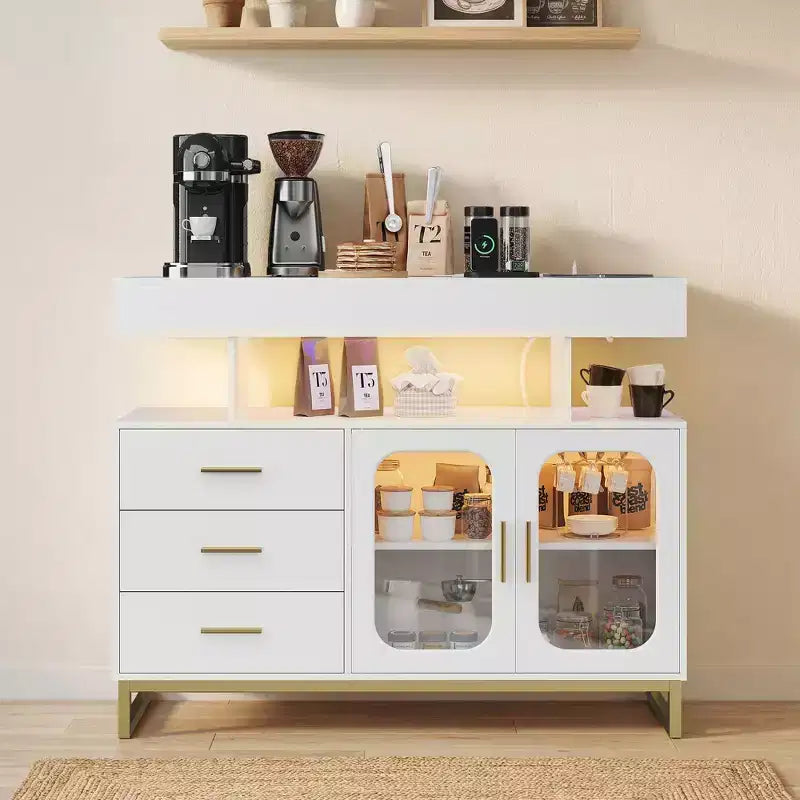 Mobile buffet moderno con luci LED RGB a sensore automatico e stazione di ricarica integrata, tavolino da caffè con contenitore, 3 cassetti e 2 ante