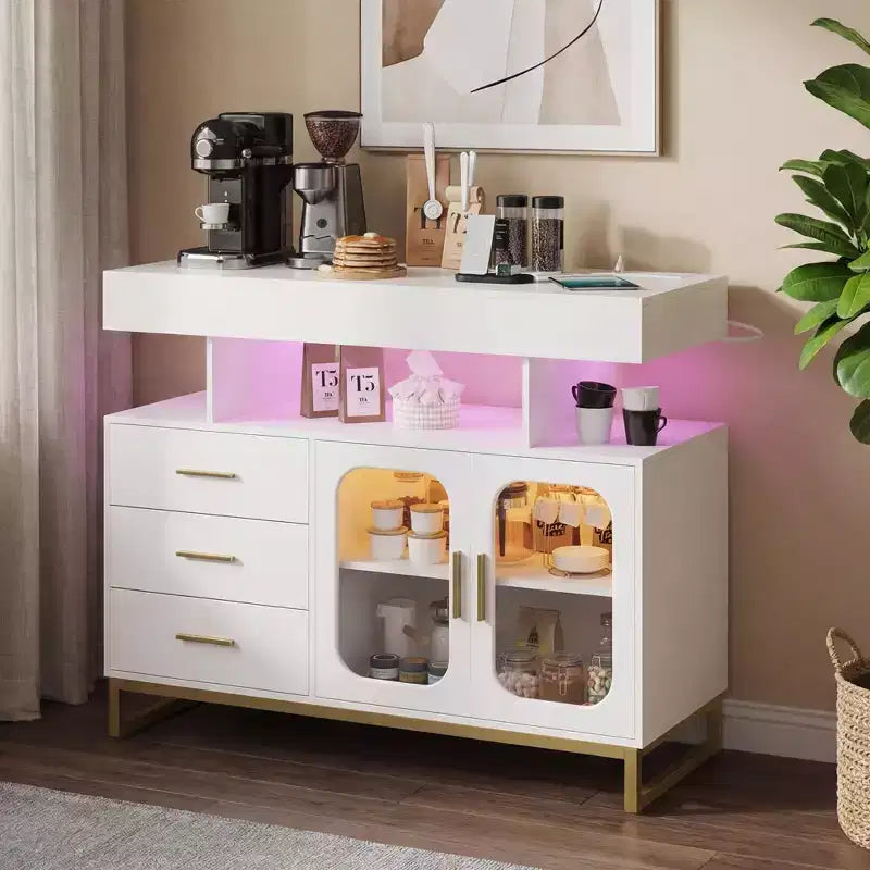 Mobile buffet moderno con luci LED RGB a sensore automatico e stazione di ricarica integrata, tavolino da caffè con contenitore, 3 cassetti e 2 ante